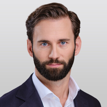 Dennis Nikou Headshot